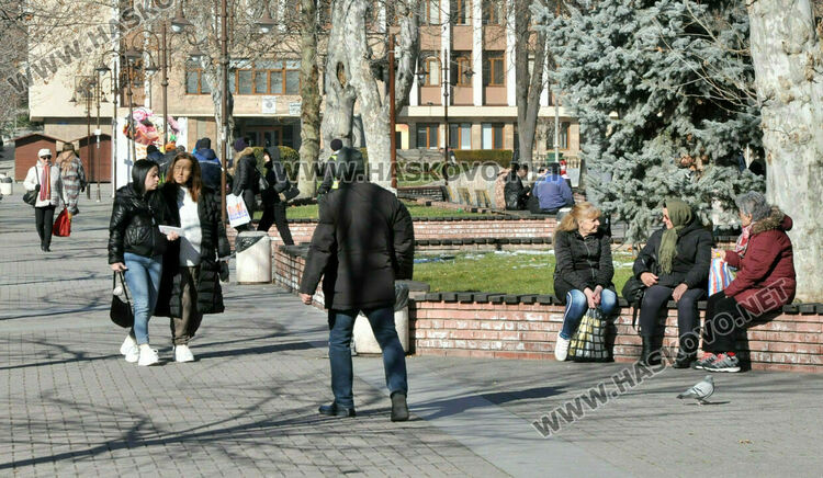 Слънчево, с малко облаци следобед