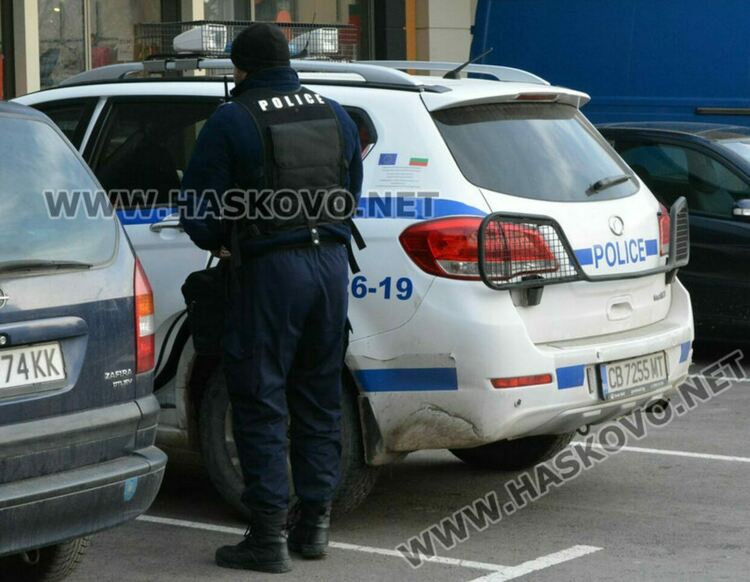 Две деца са хванати за кражби на дамски чанти в Хасково и Тополовград