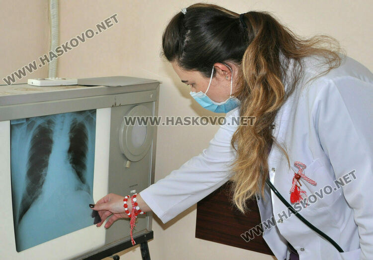 Прегледи и беседи за борба с туберкулозата в Хасковска област
