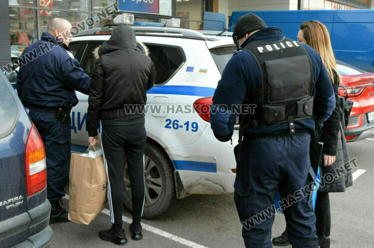 15-годишна е заловена за кражба на козметика в Хасково
