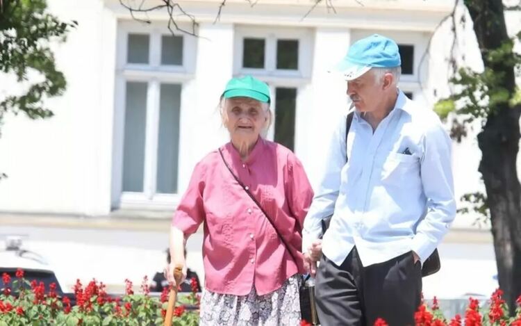Пенсионерите продължават да се увеличават