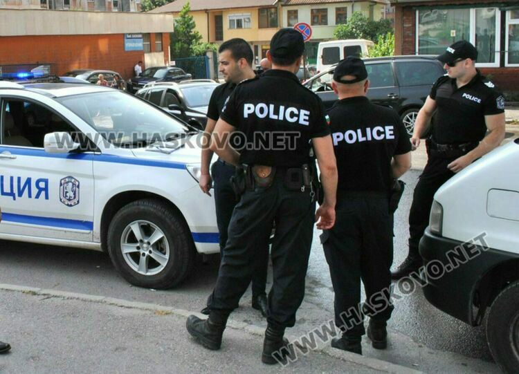Задържаха мъж и две жени за притежание на дрога в Хасково и Свиленград