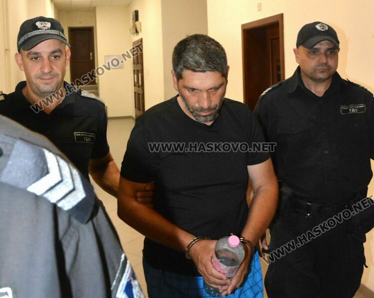 Пуснаха под домашен арест задържания с близо 30 кг марихуана