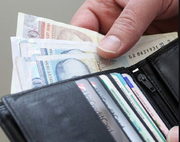 Минималната заплата пак скара работодатели и синдикати