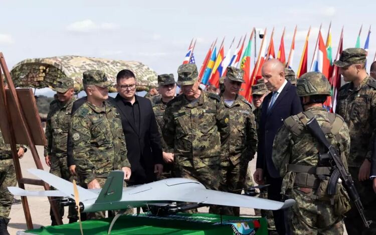 Дроновете хванаха по бели гащи властта и армията