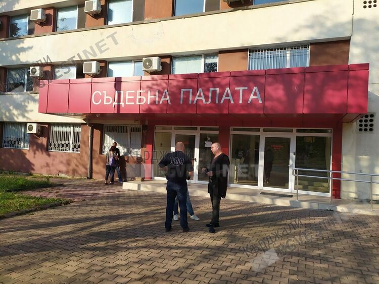 Социални работници отнеха 6 деца от майка им в Кърджали, осигуриха им закрила при бабата и лелята