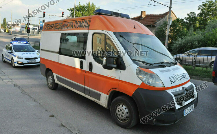 Пътничка в автобус пострада при катастрофа в Хасково, възрастен водач блъсна пешеходец
