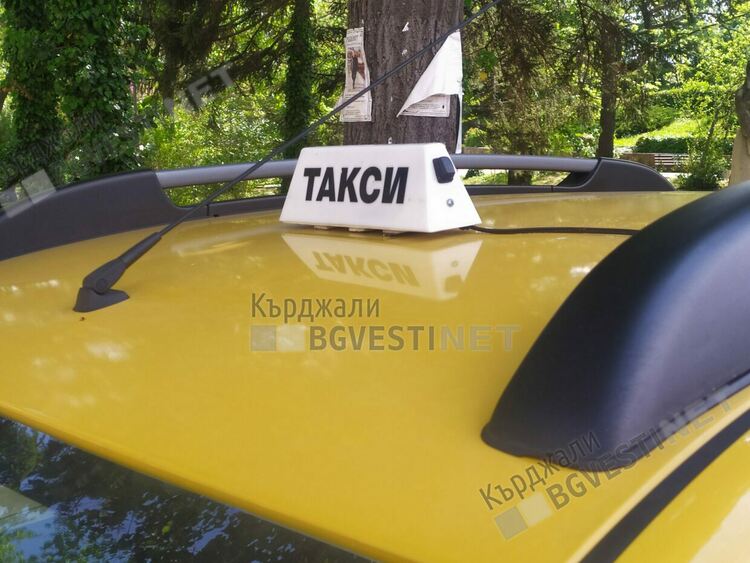 Електрически таксита поеха по улиците на Кърджали, и собственици и пътници доволни