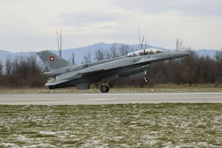 Откази при новите F-16. Kaбинетът „Радев“ обмисля покупката и на втора ръка изтребители