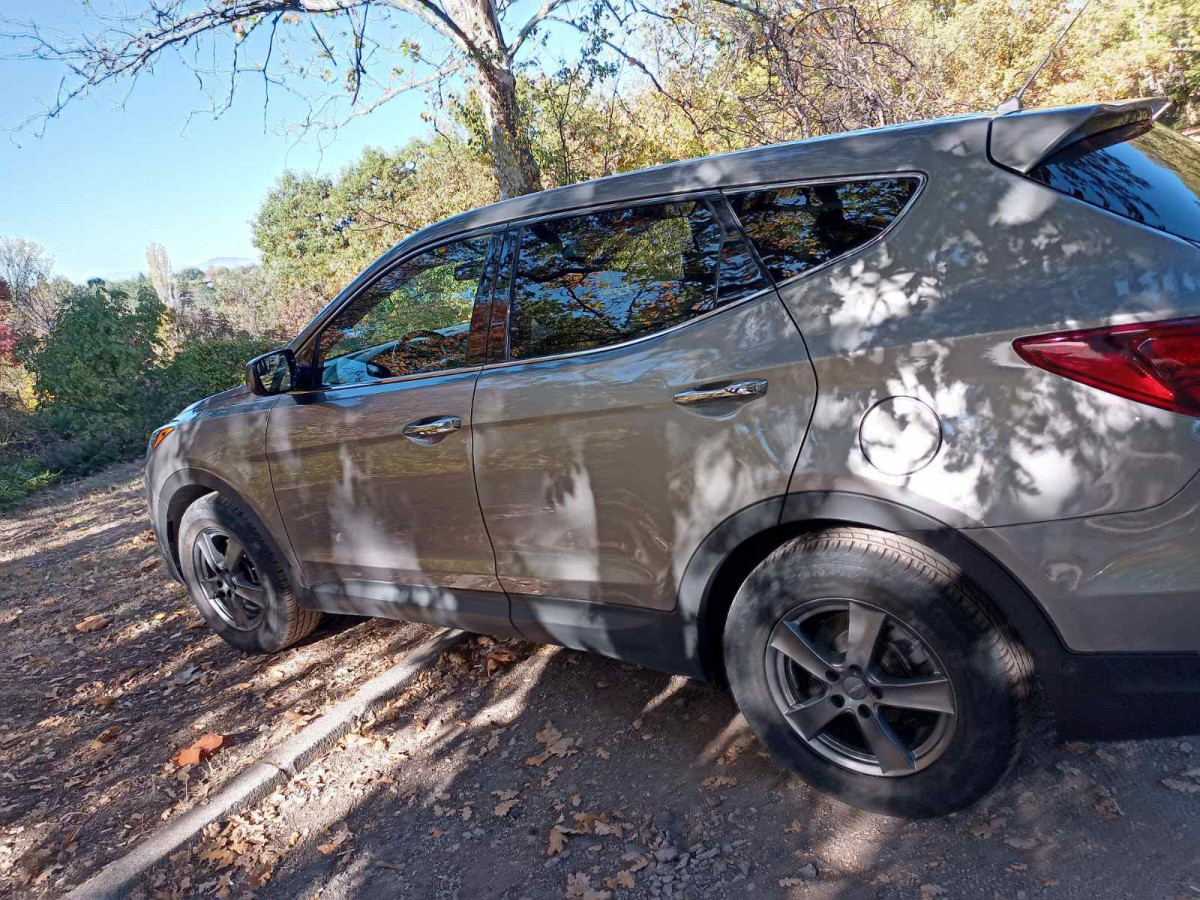 Продавам автомобил Hyundai Santa Fe 2.2 AWD Sport