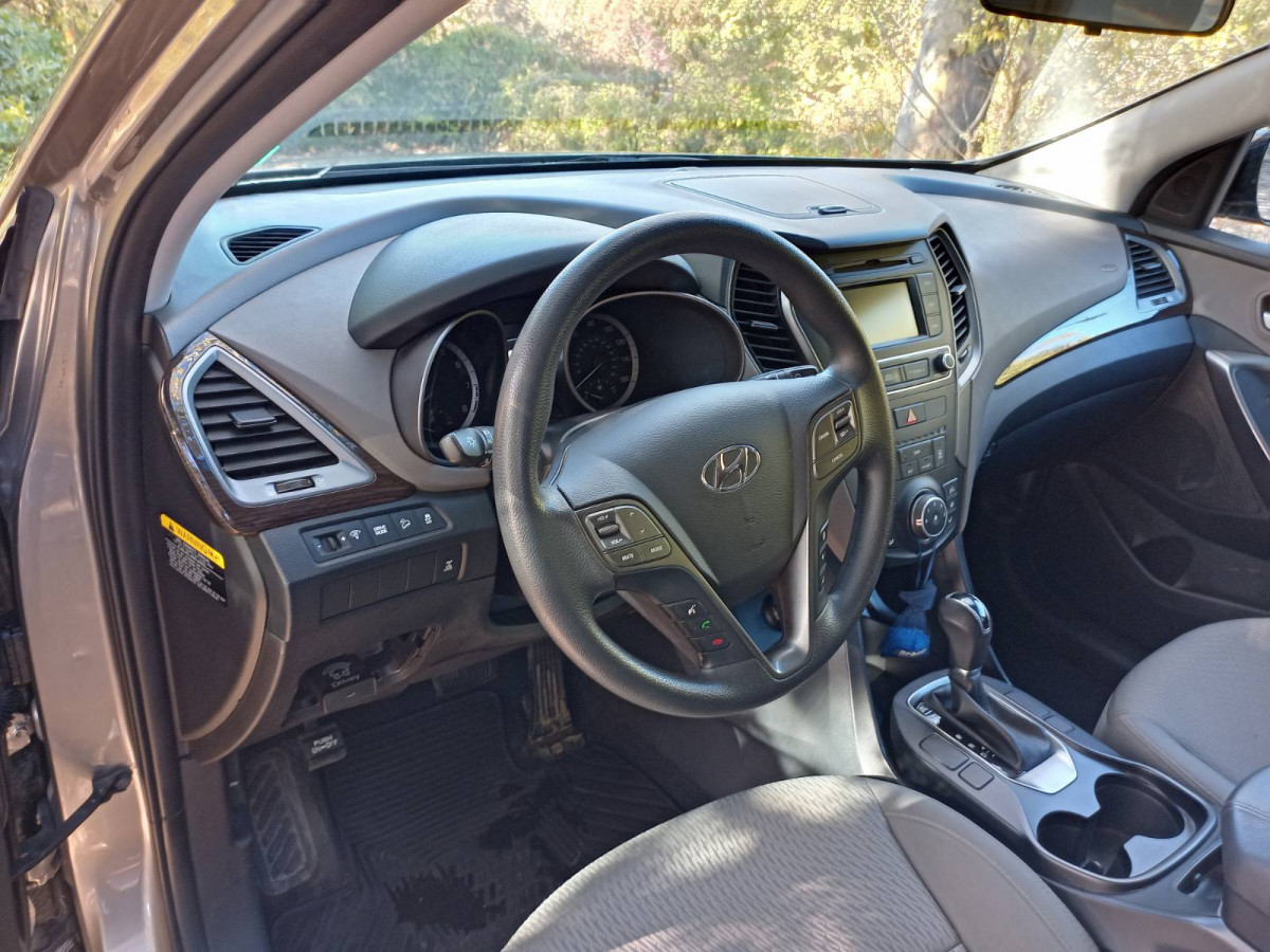 Продавам автомобил Hyundai Santa Fe 2.2 AWD Sport