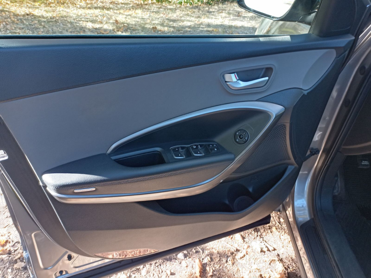 Продавам автомобил Hyundai Santa Fe 2.2 AWD Sport