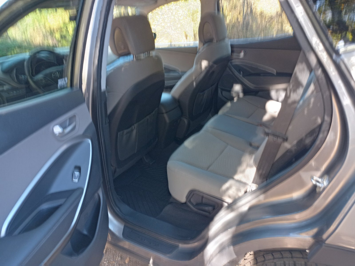 Продавам автомобил Hyundai Santa Fe 2.2 AWD Sport