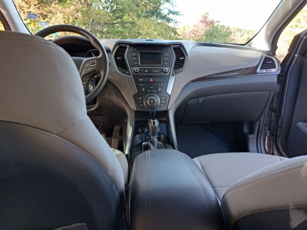 Продавам автомобил Hyundai Santa Fe 2.2 AWD Sport