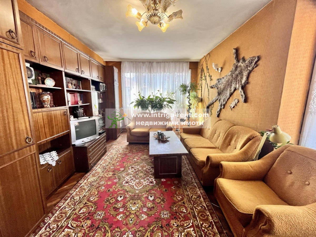 №3989 Многостаен, слънчев апартамент с гараж за продажба, квартал Воеводски - Хасково.