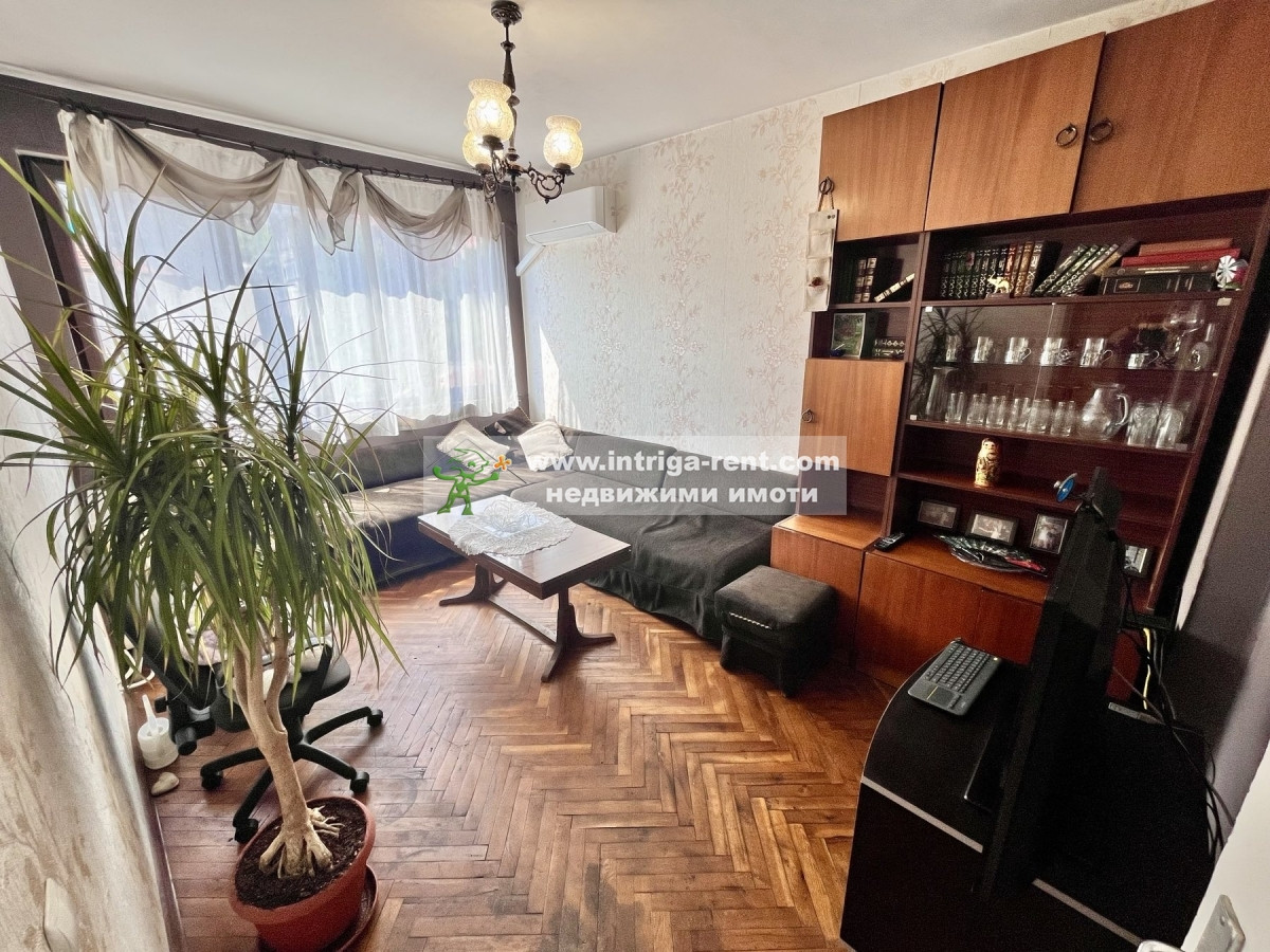 №3989 Многостаен, слънчев апартамент с гараж за продажба, квартал Воеводски - Хасково.