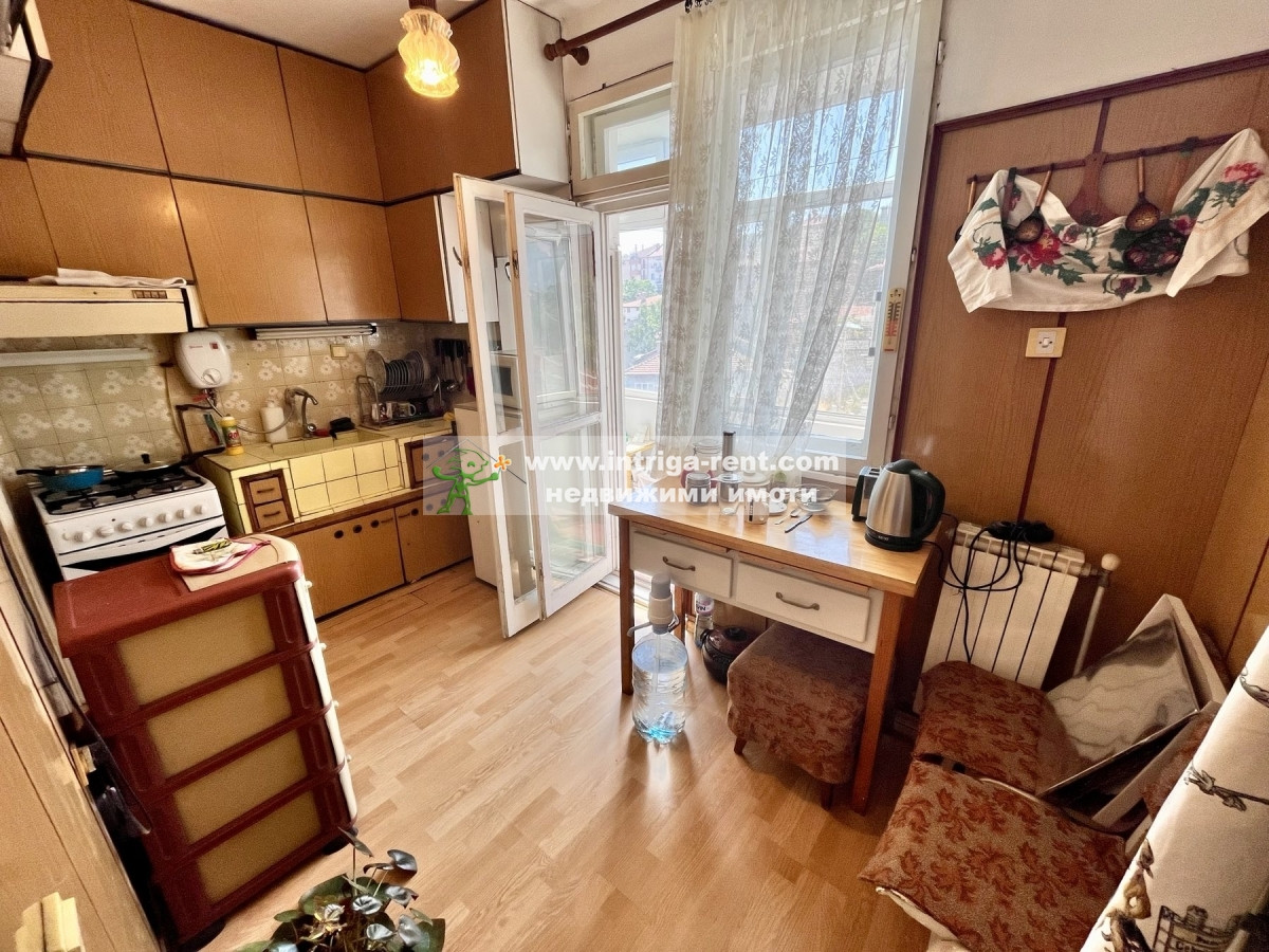 №3989 Многостаен, слънчев апартамент с гараж за продажба, квартал Воеводски - Хасково.