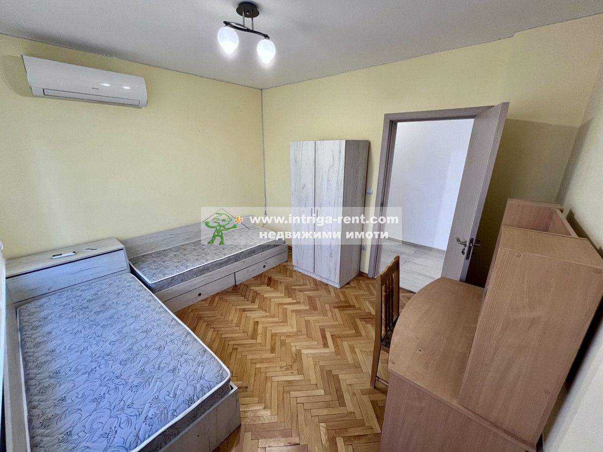 №3091 Тристаен обзаведен апартамент под наем в центъра на Хасково.