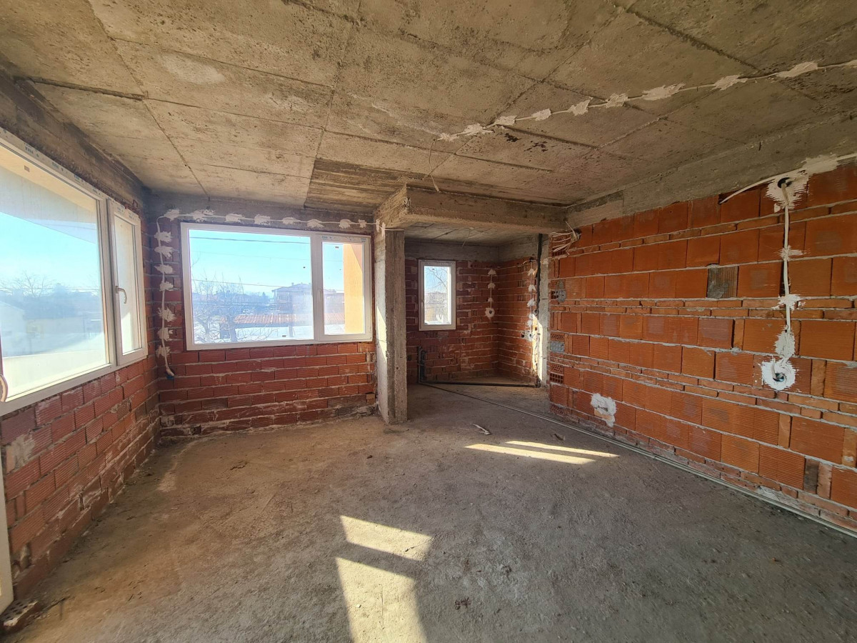 Триетажна къща в кв. Болярово, гр. Хасково
