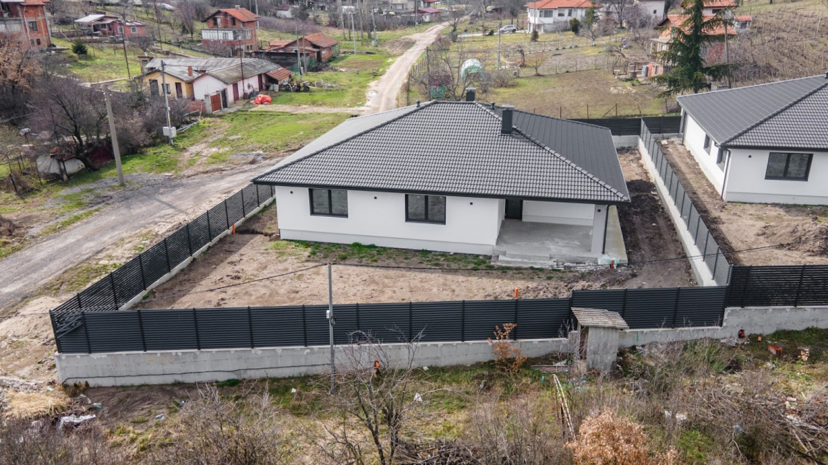 ЕДНОФАМИЛНА КЪЩА във в. з. Кенана, град Хасково