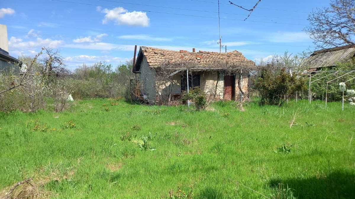 Вила с парцел за жилищно застрояване в кв. Орфей, гр. Хасково