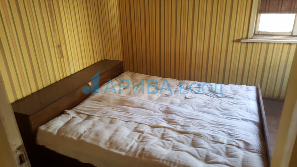 Самостоятелна къща в център Хасково
